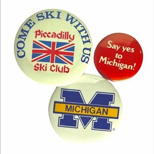 Aesthetic vintage pins / buttons for jacket or bag